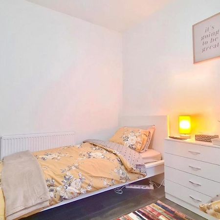 Deluxe Private Room In Manor Park London Eksteriør bilde
