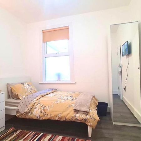 Deluxe Private Room In Manor Park London Eksteriør bilde