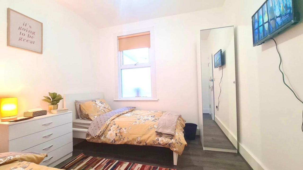 Deluxe Private Room In Manor Park London Eksteriør bilde