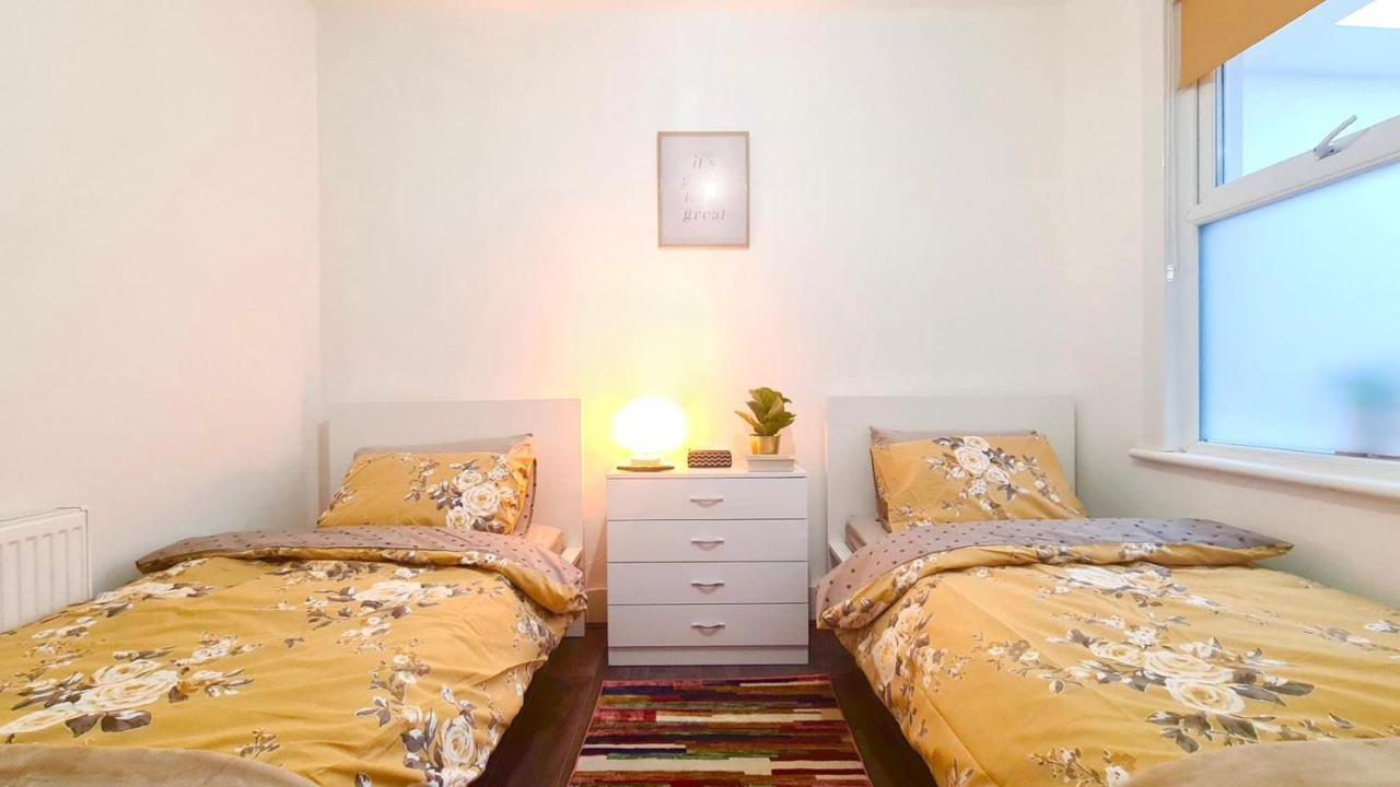 Deluxe Private Room In Manor Park London Eksteriør bilde